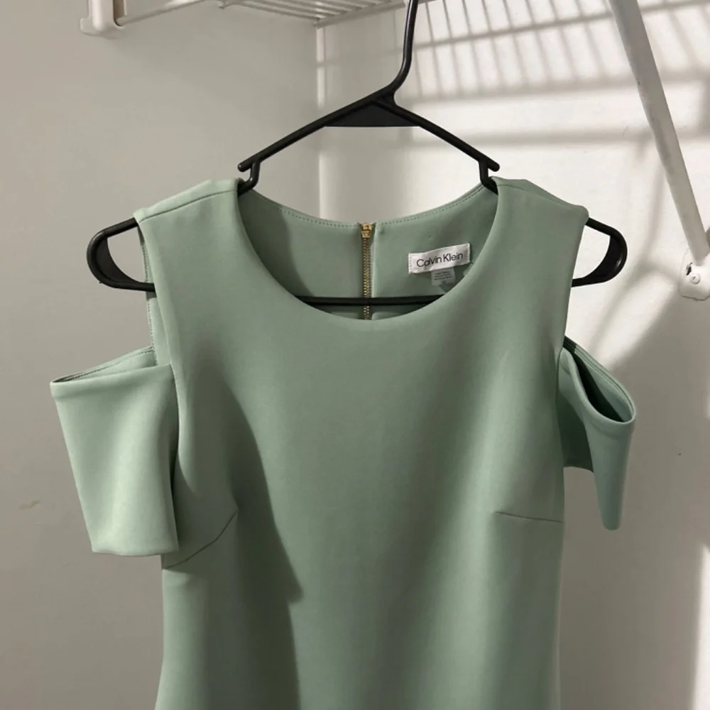 Calvin Klein - Picture 2 of 5